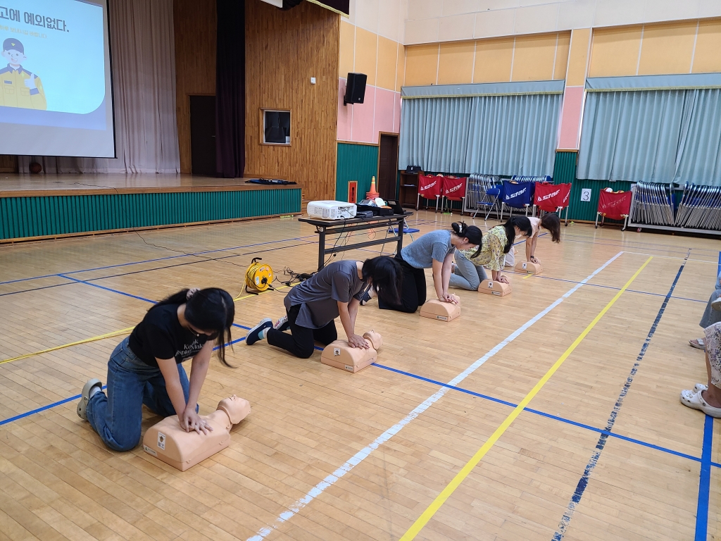 삼*포*앙*자중학교 교직원 대상 심폐소생술 등 구조 및 응급처치 안전교육