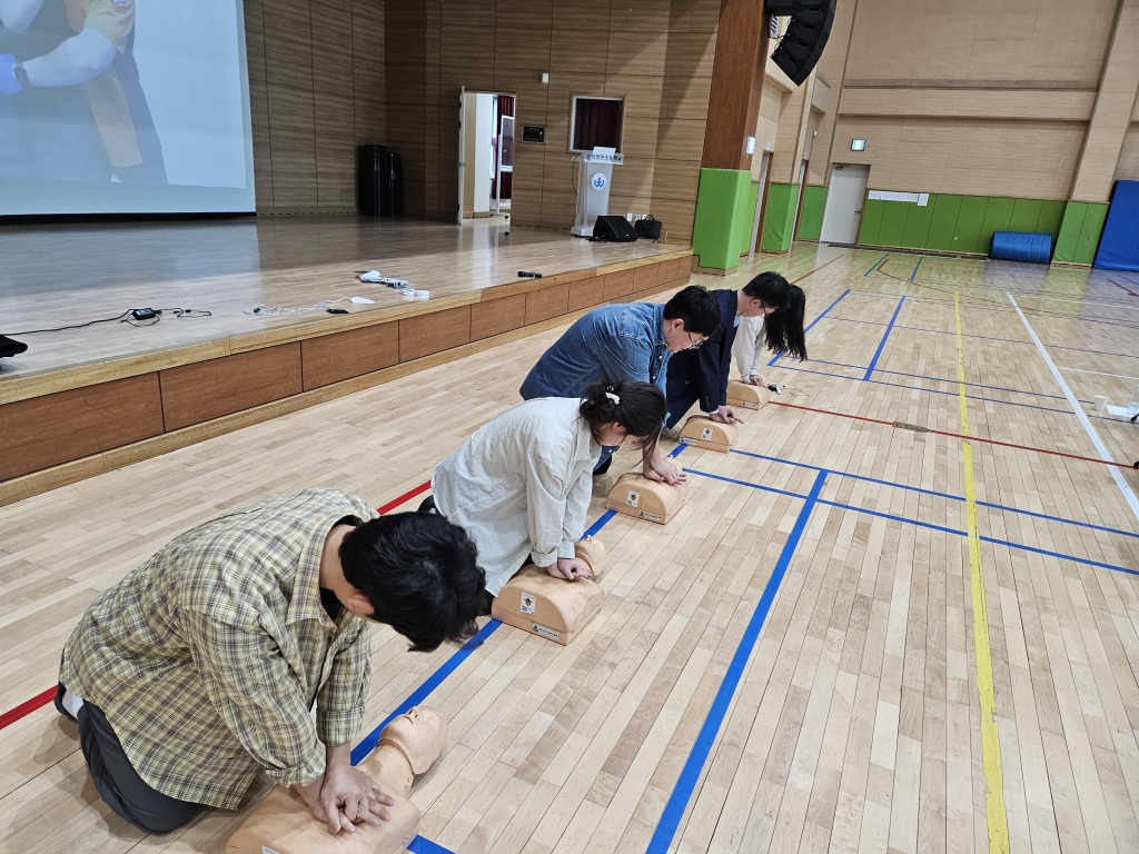 포*장*초등학교 교직원 대상 심폐소생술 등 구조 및 응급처치 안전교육
