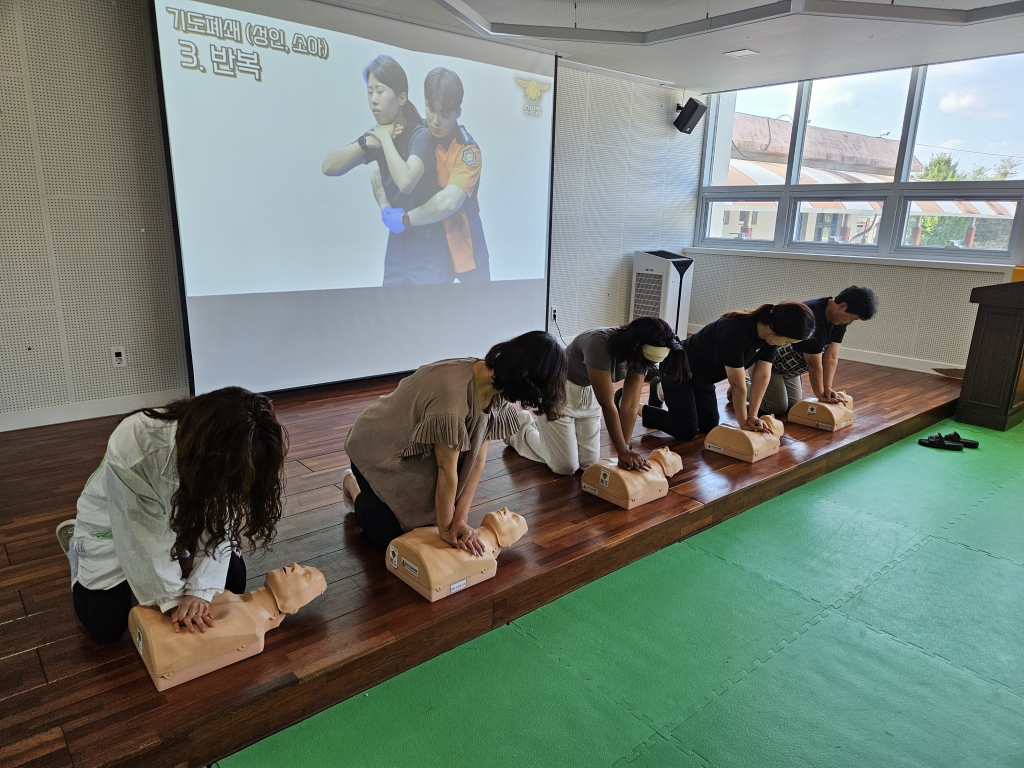 사천**초등학교 교직원 대상 심폐소생술 등 구조 및 응급처치 안전교육