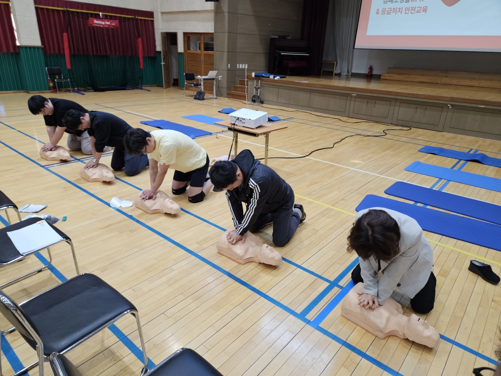 문*동*초등학교 교직원 대상 심폐소생술 등 구조 및 응급처치 안전교육