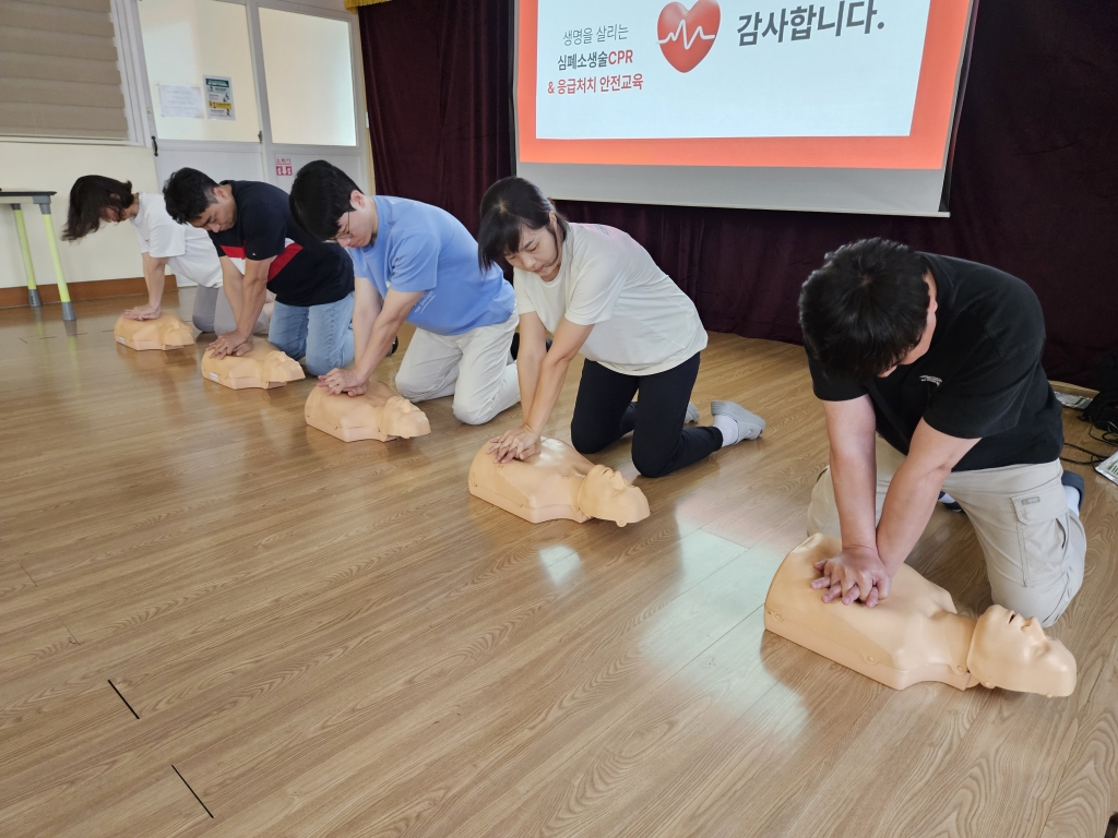 사천**초등학교 교직원 대상 심폐소생술 등 구조 및 응급처치 안전교육