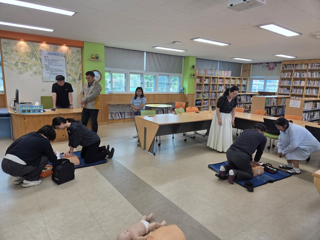 창*길*초등학교  교직원 대상 심폐소생술 등 구조 및 응급처치 안전교육