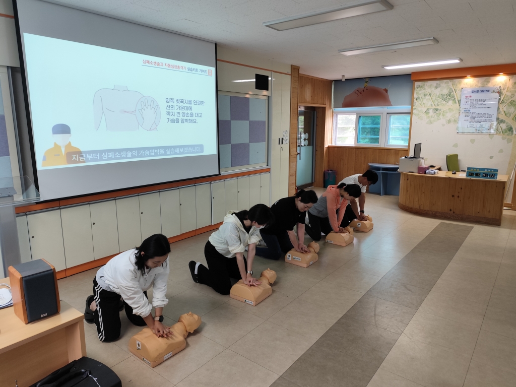 창*길*초등학교 교직원 대상 심폐소생술 등 구조 및 응급처치 안전교육