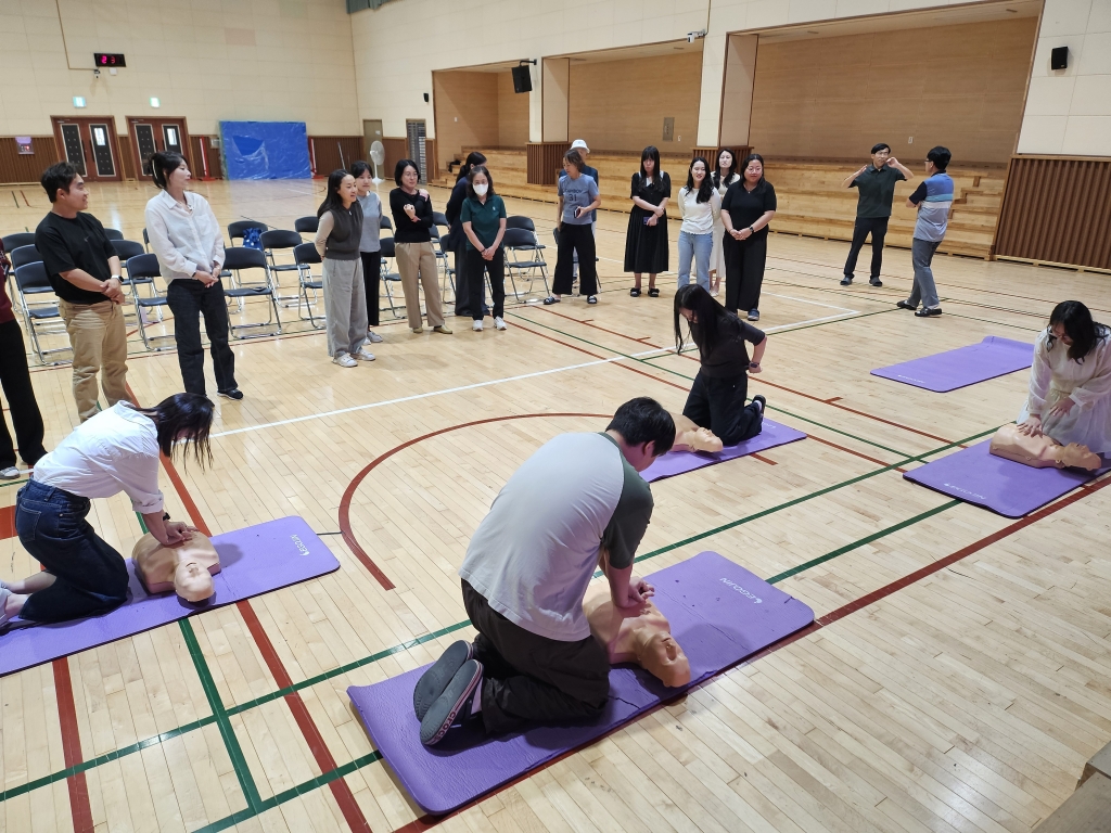 창녕**여자중학교 교직원 대상 심폐소생술 등 구조 및 응급처치 안전교육