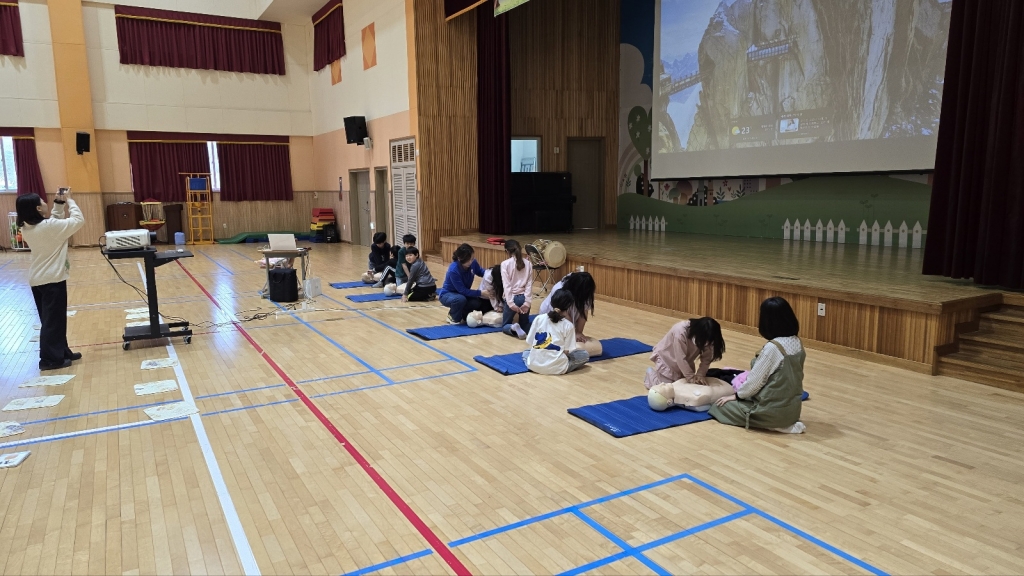 하*횡*초등학교 교직원 대상 심폐소생술 등 구조 및 응급처치 안전교육
