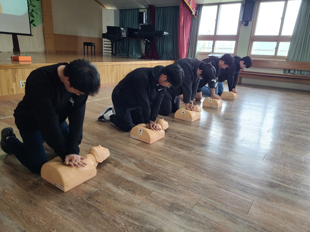 거*샛*초등학교 교직원 대상 심폐소생술 등 구조 및 응급처치 안전교육