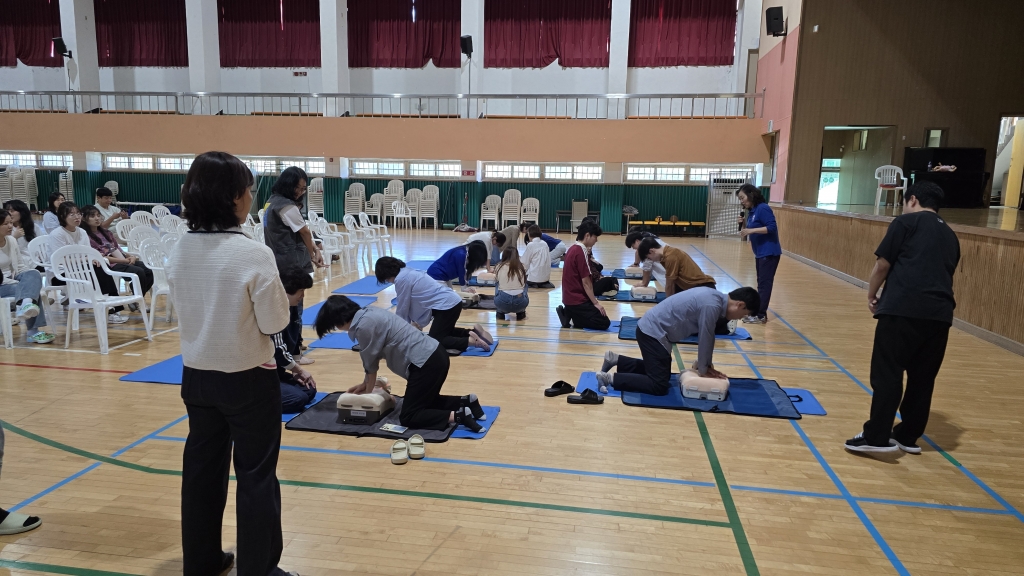 경*함*중학교 교직원 대상 심폐소생술 등 구조 및 응급처치 안전교육