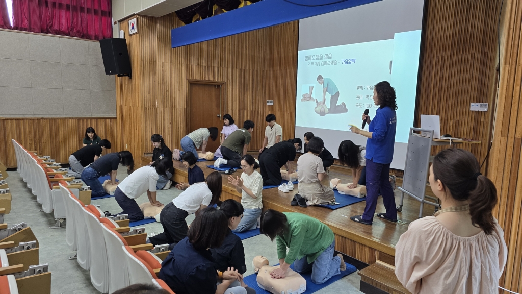 창*상*중학교 교직원 대상 심폐소생술 등 구조 및 응급처치 안전교육