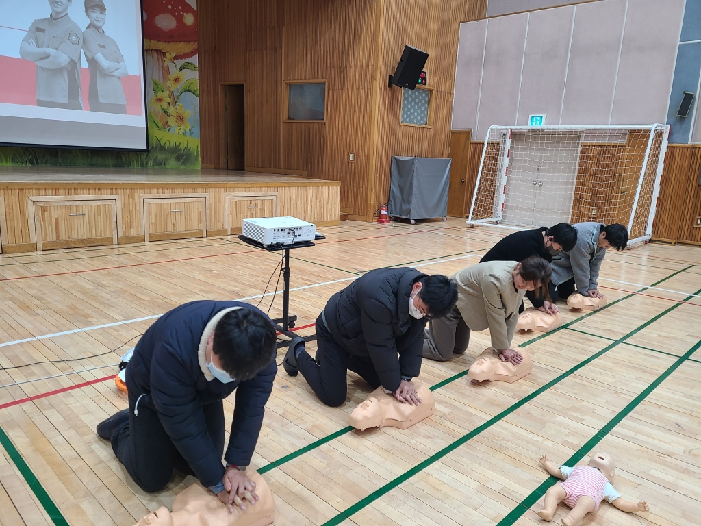 사*용*산초등학교 교직원 대상 심폐소생술 등 구조 및 응급처치 안전교육